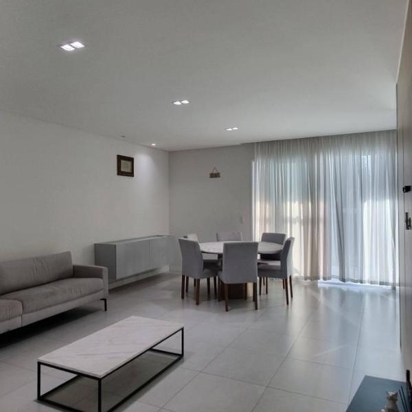 Apartmento 150 metros do mar em Meia-Praia - Foto 2