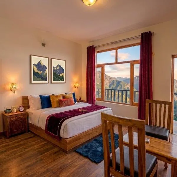 LA Riqueza Kanatal - Himalayan View Rooms - Parking on Site - Close to Surkanda Devi Temple & Jungle Safari, hotel sa Kanatal