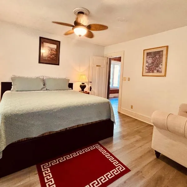 Adorable 2-bedroom unit with jacuzzi beside falls, hotel a Niagara Falls