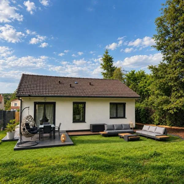 Le Refuge Douillet à 10min du parc Disneyland, Belle terrasse avec Parking & Jardin privé, air conditioning, hotelli kohteessa Coupvray
