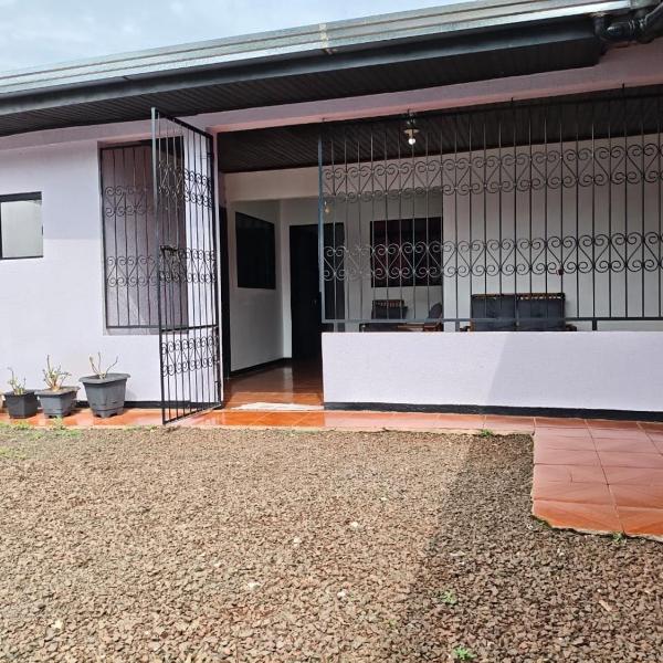 Espaço Lavanda - quarto, cozinha e banheiro privativos