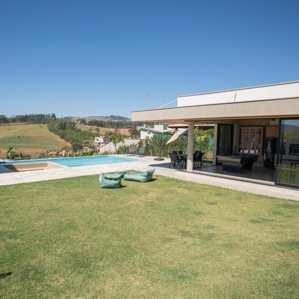 Chácara de Alto Padrão com Piscina, Sauna e Área Gourmet - 4 km do Centro de Socorro