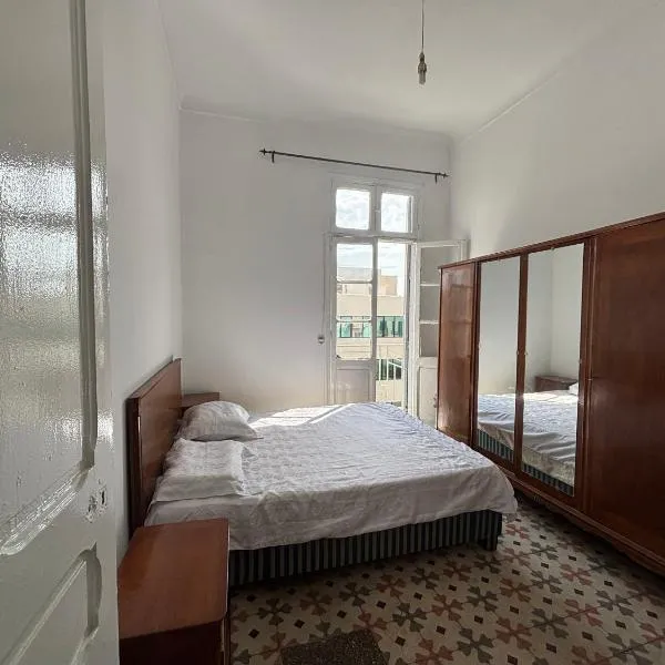 Bel appartement au cœur du centre-ville Lafayette, hotel din Tunis