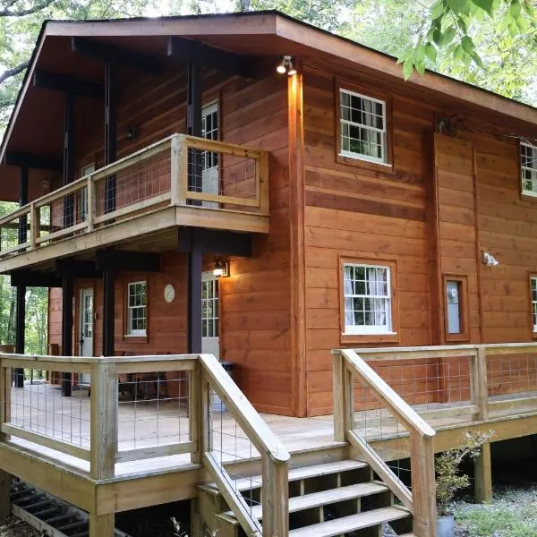 Hickory Ridge - HotTub - GSMNP, NOC, Train and Fontana Lake, ξενοδοχείο σε Almond