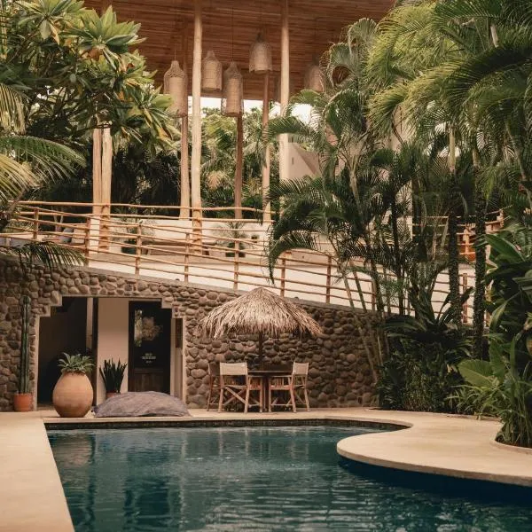The Nomadic Hotel, hotel di Nosara