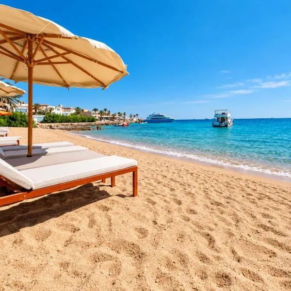 Aqua Fun Apartment - Sea & Pool Views, Private Beach, hôtel à Hurghada
