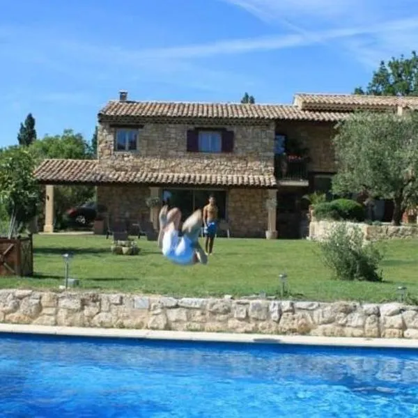 Suite de l'olivier au Mas au Coeur de la Provence &SPA, hotel a Saint-Cannat