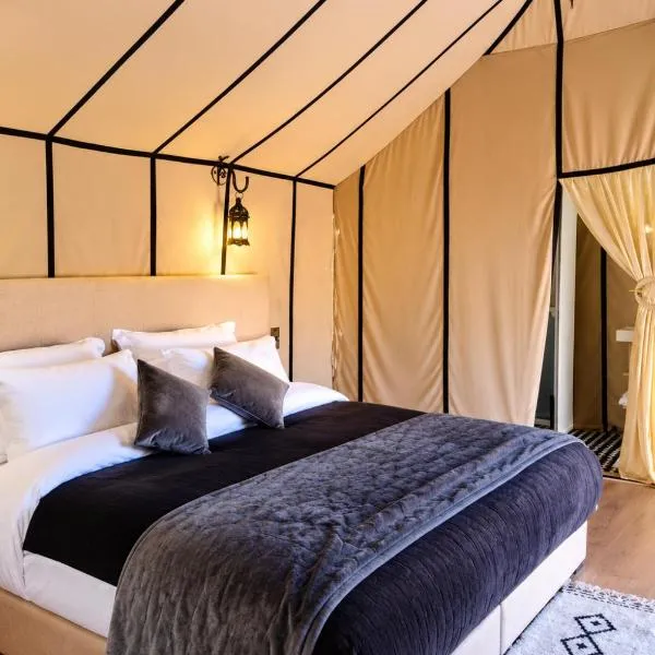 Sunset Dunes Luxury Camp: Merzouga şehrinde bir otel