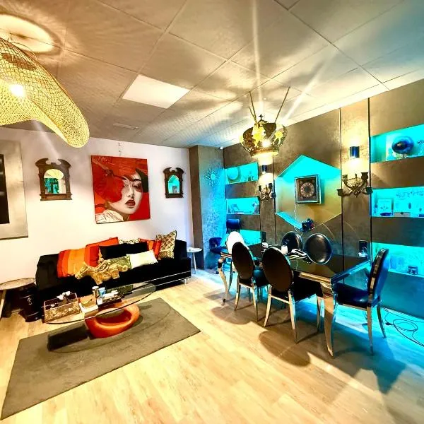 HOSTEL Pepper-Gold -STEP-FREE ENTRANCE -car- free Space-no nois-3 minutes from Port -BED ROOMS 8 GUEST 55 M2 AND 8 GUEST 65 M2, Hotel in Alicante