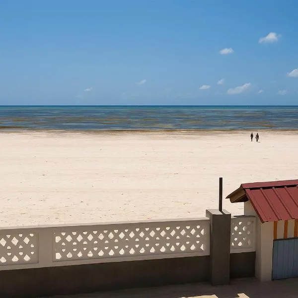 Beachfront Apartment, Terrace Onto Sand - Uroa, Zanzibar, hotel u gradu Uroa