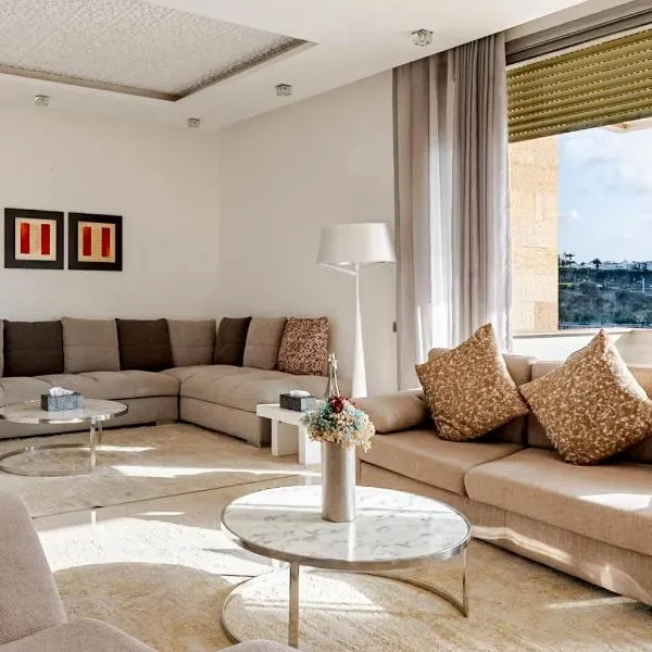 Marina Royal Duplex Signature 5BR Residence, hotel v destinaci Salé