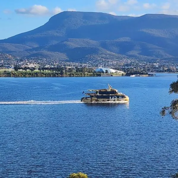 Waterfront Abode - 2 bedrooms – hotel w mieście Hobart