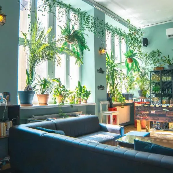 The Little Havana Party Hostel: Kraków şehrinde bir otel