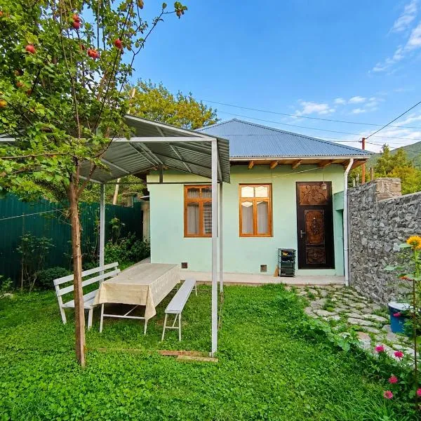 Guest House DODU, hotel di Sheki