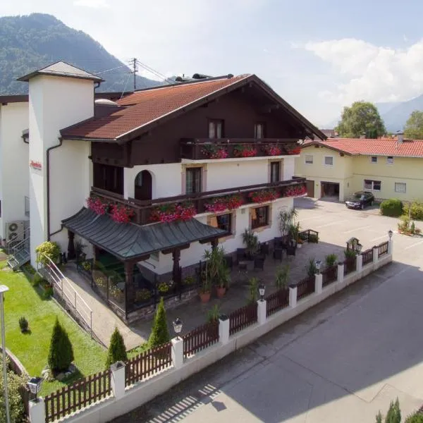 Gasthof Pension Alpenblick: Radfeld'de bir otel