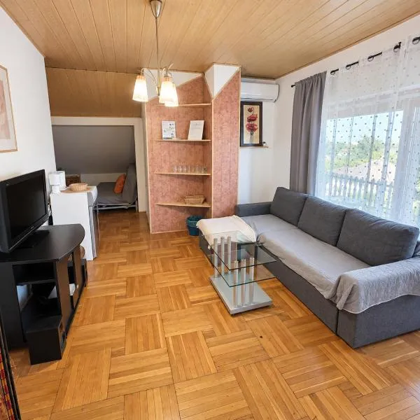 Apartman Poirot Balcony, hotel em Érd