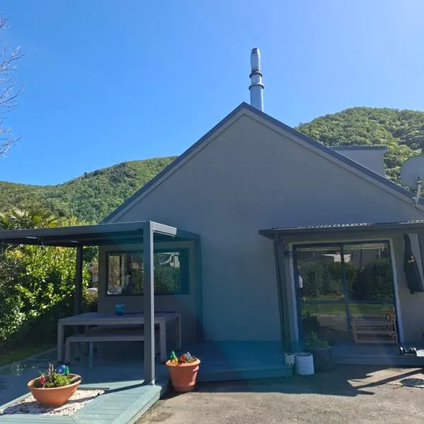 Bach on Waikawa 2 bedroom home, hotel i Picton