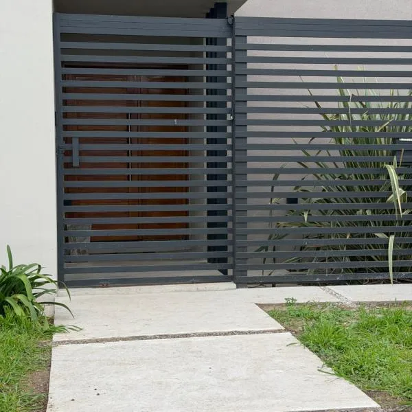 La Casa de White、ブエノスアイレス州コロンのホテル
