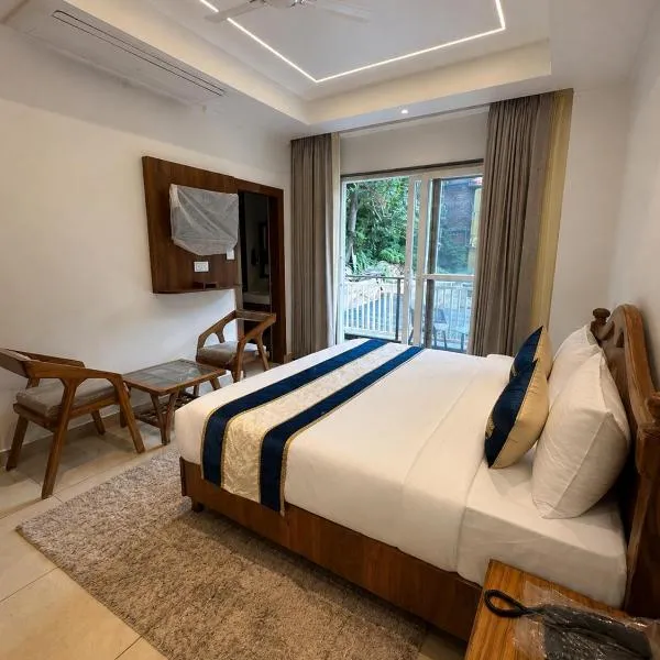 The Grand Indra Resort # Central Heated & Air Cooled # Lift # Parking # Restaurant # Rooftop # Dharamshala, hotell i Dharamshala