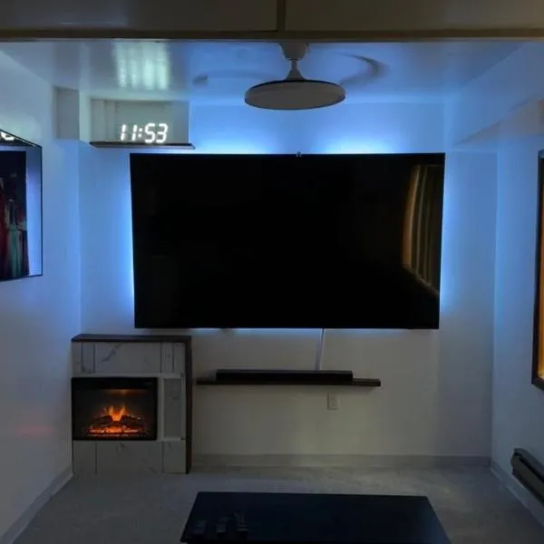 Anchorage Fireoved Home Theater Experience, hotel a Anchorage