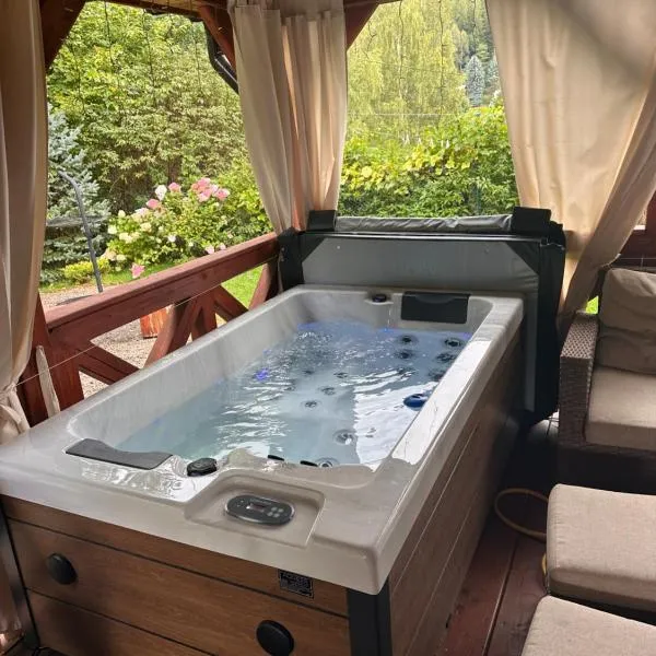 Radków में, होटल Dom Farmerski w Górach Stołowych z wanną Jacuzzi