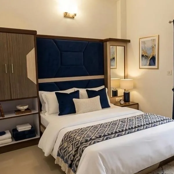 Hotel The Golden Bird Inn, hotel a Tājganj