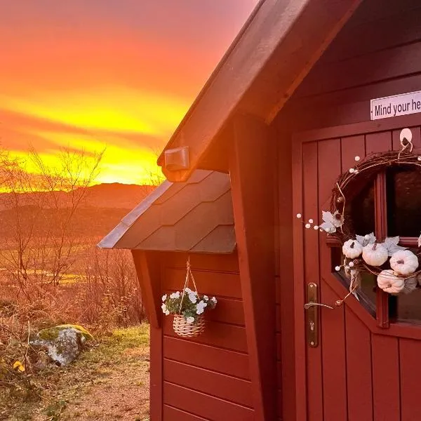 Glenwood glamping pod، فندق في مورار