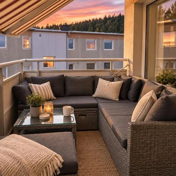 Large Family Apartment near Oslo - 3 Bedrooms, Free Parking, Balcony، فندق في ليلستروم