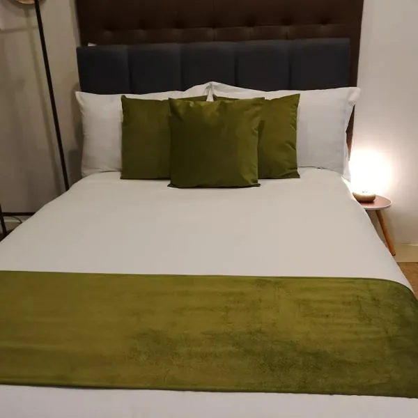KL Tower Luxury Boutique Hotel Studio Fast WiFi Resort Swimming Pool Sauna & Gym, hotel en Manila
