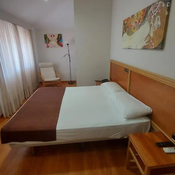 Hotel Los Barruecos: Malpartida de Cáceres'te bir otel