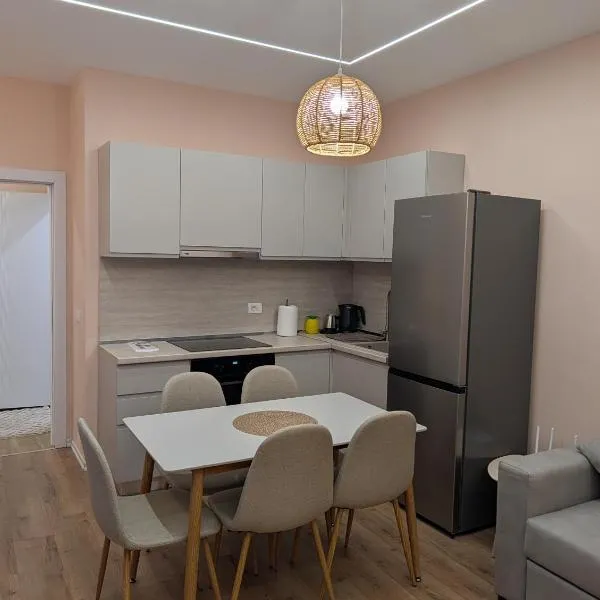 Ami Apartment - 40m from Golem Beach, hotel i Golem