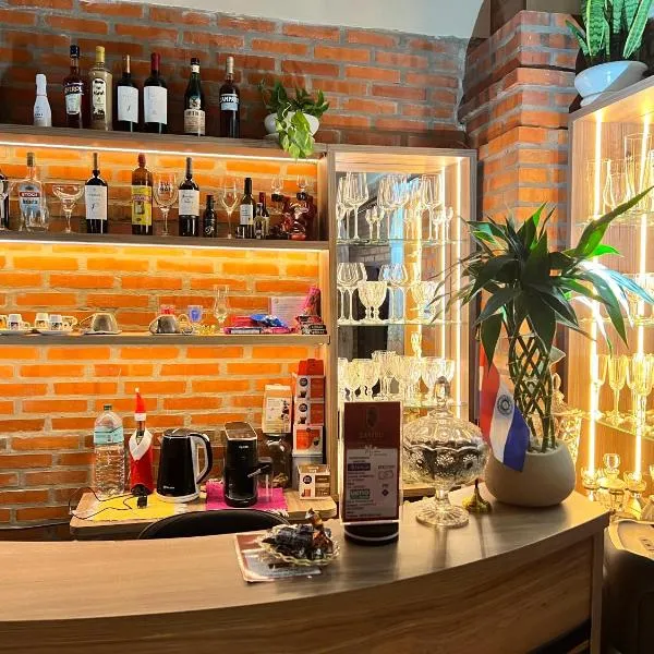 Hotel Suites Bambú, хотел в Minga Guazú