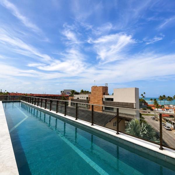 Studio Família com Varanda, Piscina Rooftop,No Centro,a 100m da Praia