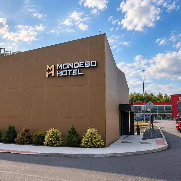 Mondeso Hotel، فندق في آس