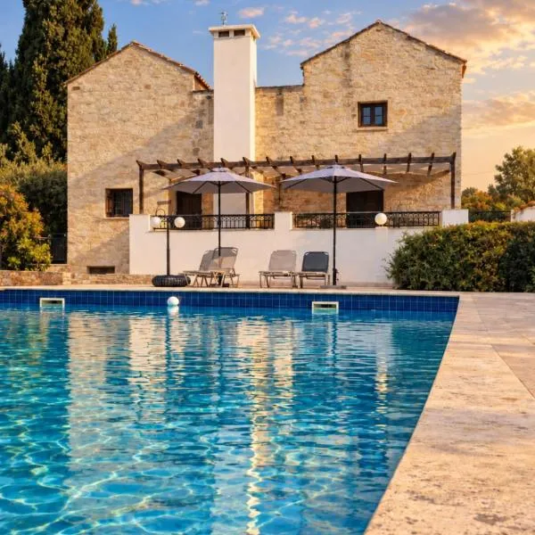 Villa Penelope Spacious Stone Villa in Douliana, hotel din Douliana