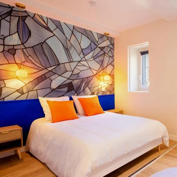 L'Atelier Bleu - Bleu Klein, faïence et vitraux - Chambre au calme - Parking gratuit, hotel em Nevers