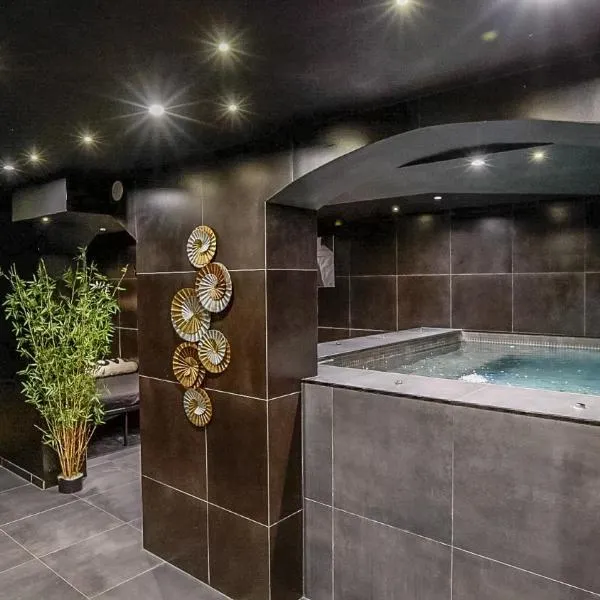 Love Room- Jacuzzi XXL- Climatisé- Table massage Accessoires, hotel a LʼEscarène