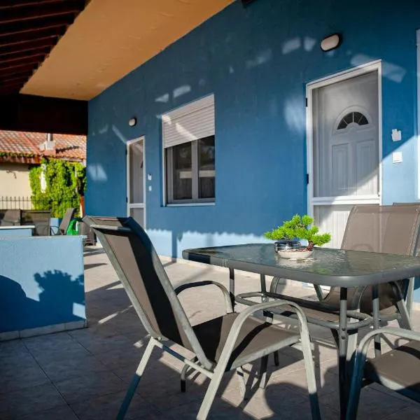 Fotis Apartments Palaiokomi, hotel v destinaci Palaiokómi