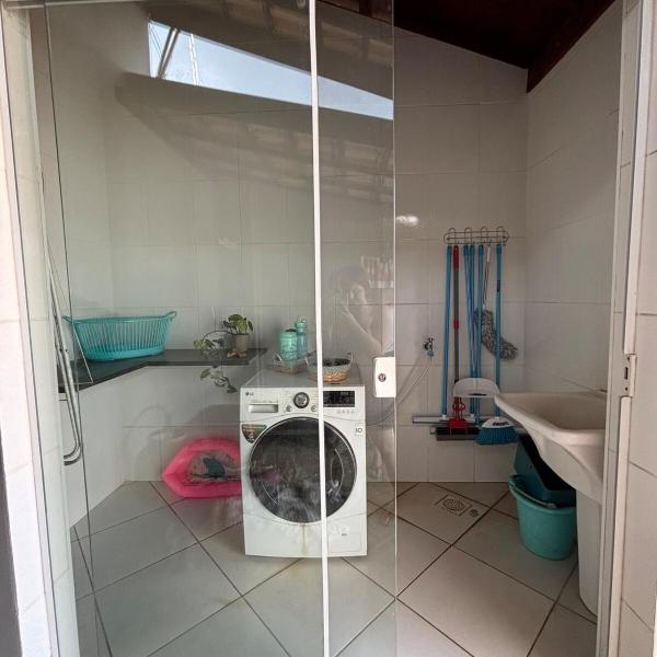 Casa em bairro nobre com 3 quartos e 3 banheiros para até 8 pessoas - Foto 3