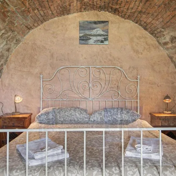 Casale La Selva Cottege piccolo, hotel v destinaci Piano Porlezza