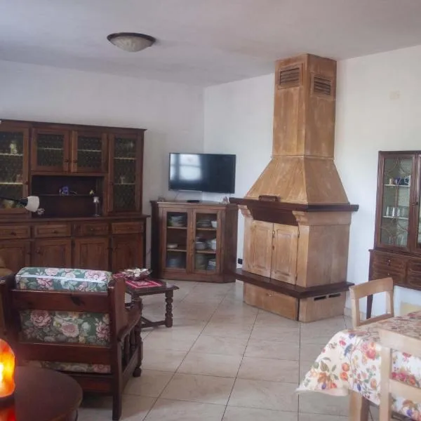 Three Tails House, hotel u gradu Kamajore