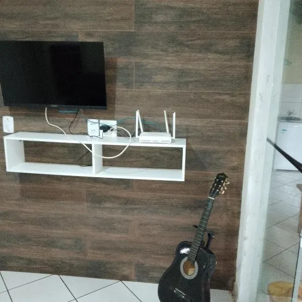 Iporã casa simples Ar-cond, wi-fi, smartv, máquina de lavar 6 pessoas, equipado com churrasqueira, garagem para 4 carros sendo 2 coberta, Hop Independente, hotell sihtkohas Araçatuba