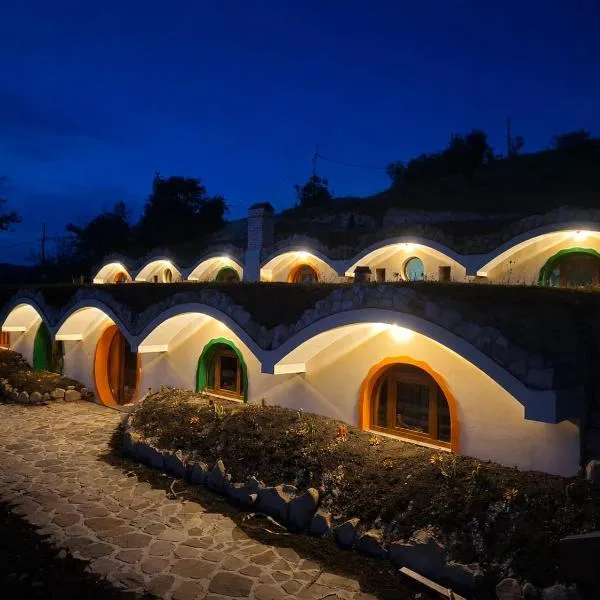 Hobbit's Village, hotell i Tîrgu Ocna