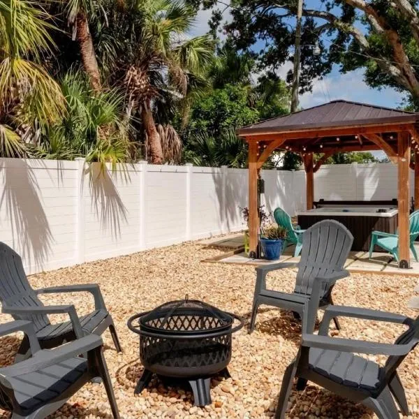 Annie's Escape - 5 mins to Downtown - HotTub - Certificate VR25-00183, hotell i Sarasota