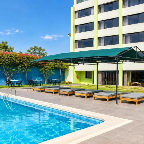 Holiday Suites, hotel di Tacna