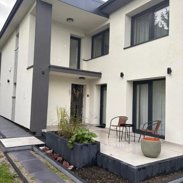 Przytulny Dom pod Jabłoniami przy Targach Kielce: Kielce şehrinde bir otel