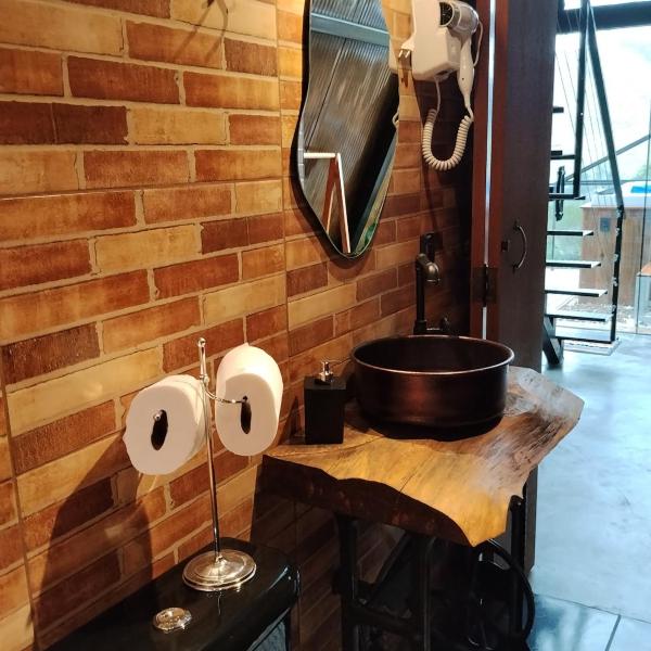 Stylish, pet-friendly chalet with heated pool - Foto 3