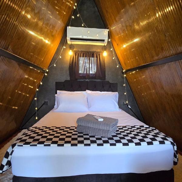 Stylish, pet-friendly chalet with heated pool - Foto 2