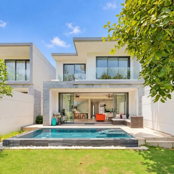 The Point Villa Golf Da Nang Koaniva, hotel u gradu Da Nang