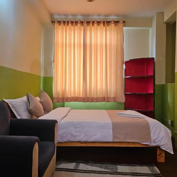 Viesnīca Three Peaks Inn Katmandu